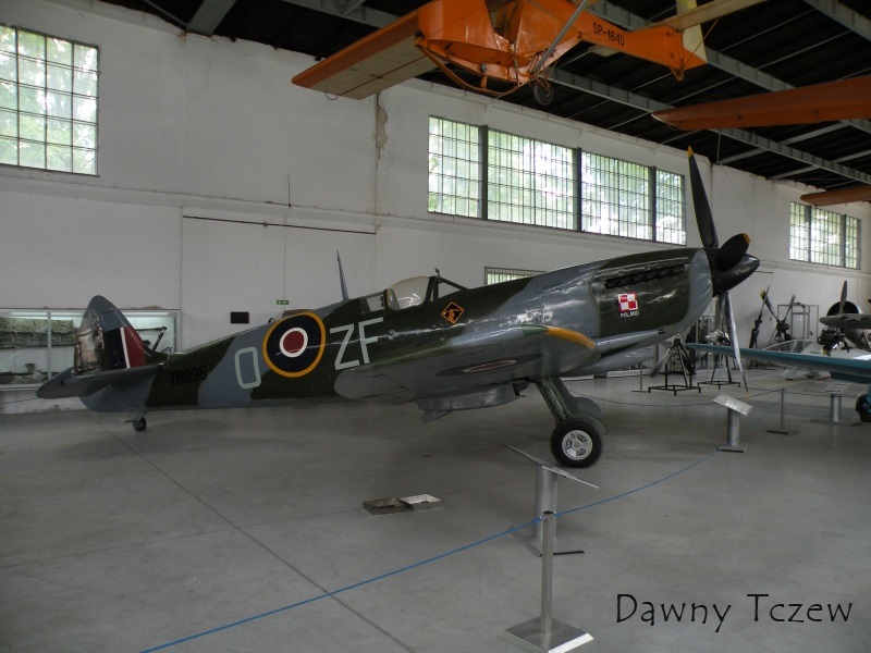 Spitfire - konkurent Messerschmitt Bf 109.jpg