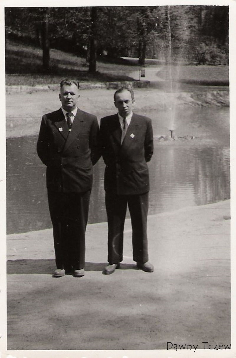 Dziadek w parku.jpg