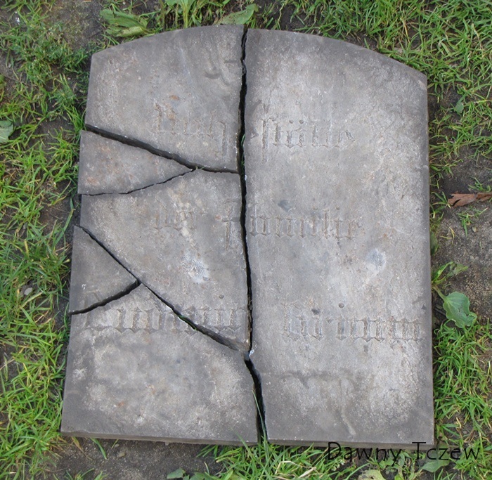 nagrobek 9.jpg