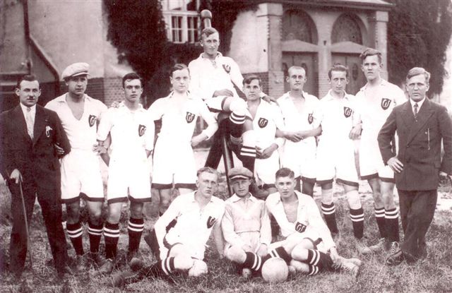 Drużyna piłki nożnej Wisły, rok 1930..jpg