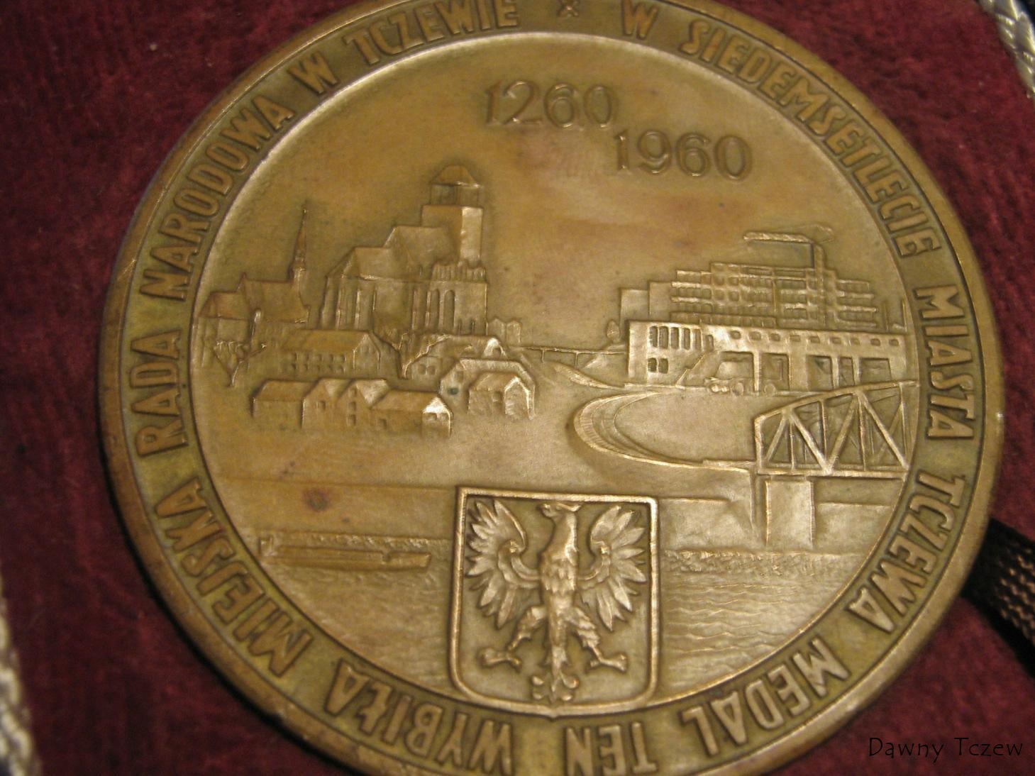 medal 700--lecie 2.jpg