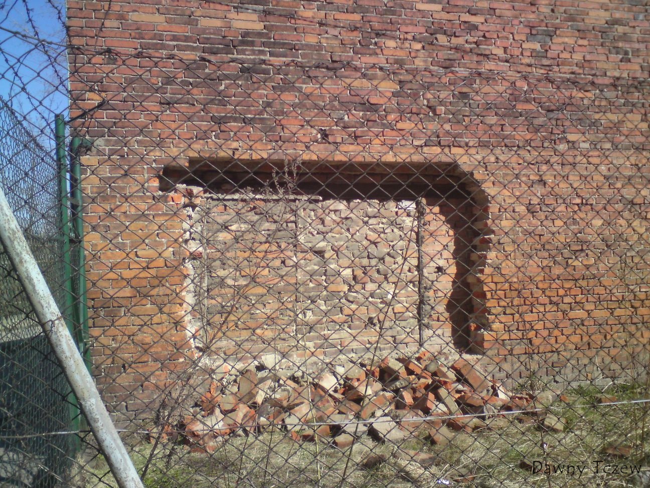 mur runął.jpg