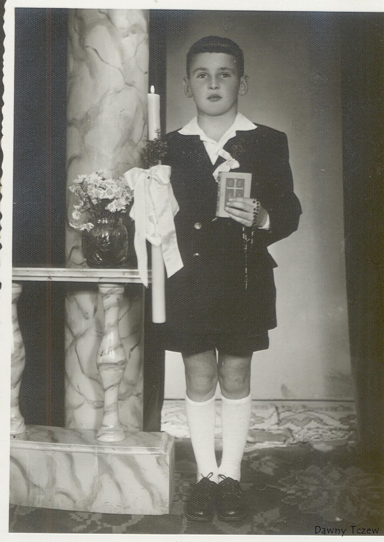 To ja w pełnym ekwipunku I Komunijnym w roku 1959.
