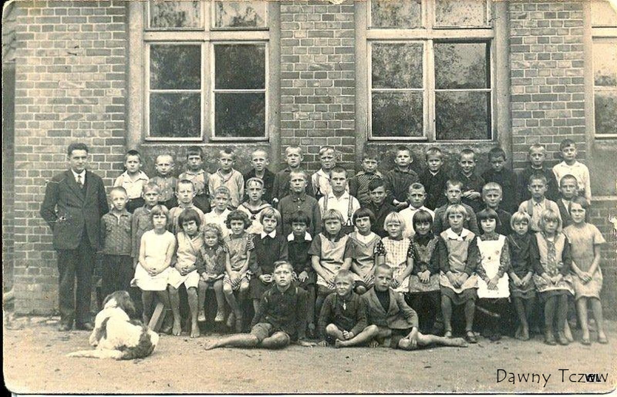 Szkoła Pow. Nr 8 - Suchostrzygi ca 1935 r.jpg
