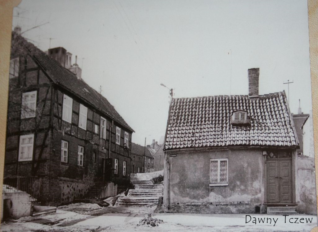 Wodna40 (mały domek) - wylot w stronę ul. Zamkowej.jpg