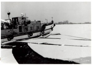z17195634qlodolamacz-basior-podczas-akcji-na-wisle-.jpg