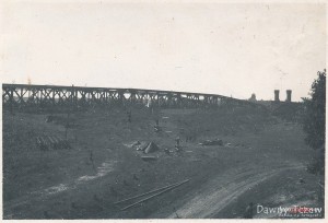 1939-1940_Prace_przy_odbudowie_mostu_kolejowego_923196_Fotopolska-Eu.jpg
