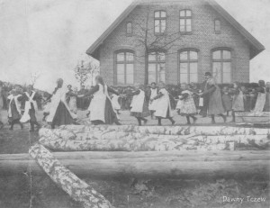 1912_rok_Szkoła_Podstawowa_w_Pomyjach.jpg