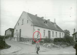Morzeszczyn, 22 Lipca 15, szkoła, ob. budynek mieszkalny.4 - znak drogi jednokierunkowej.jpg