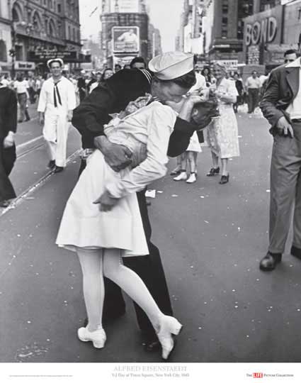 vj_day_kiss_172.jpg